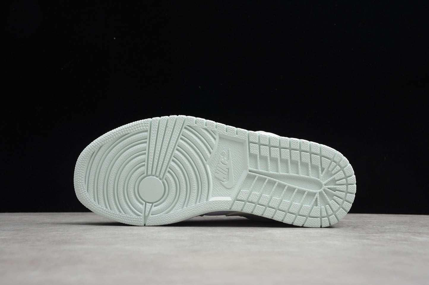Nike Air Jordan 1 Low CW1381-003