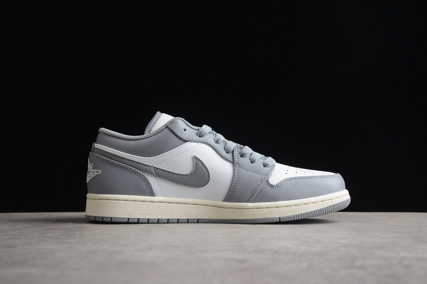 Nike Air Jordan 1 Low 553558-053