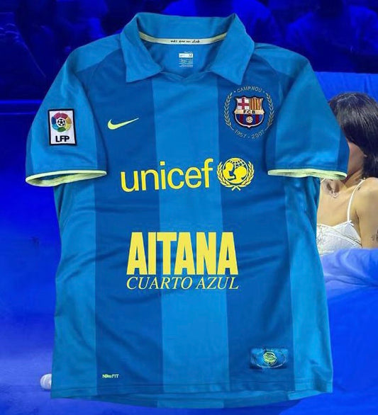 Retro Fútbol Club Barcelona Rosa x Aitana Cruz Azul