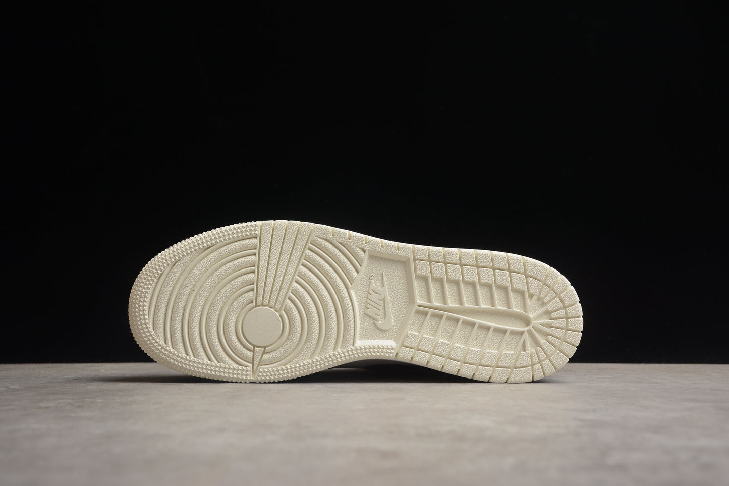 Nike Air Jordan 1 Low 554723-401