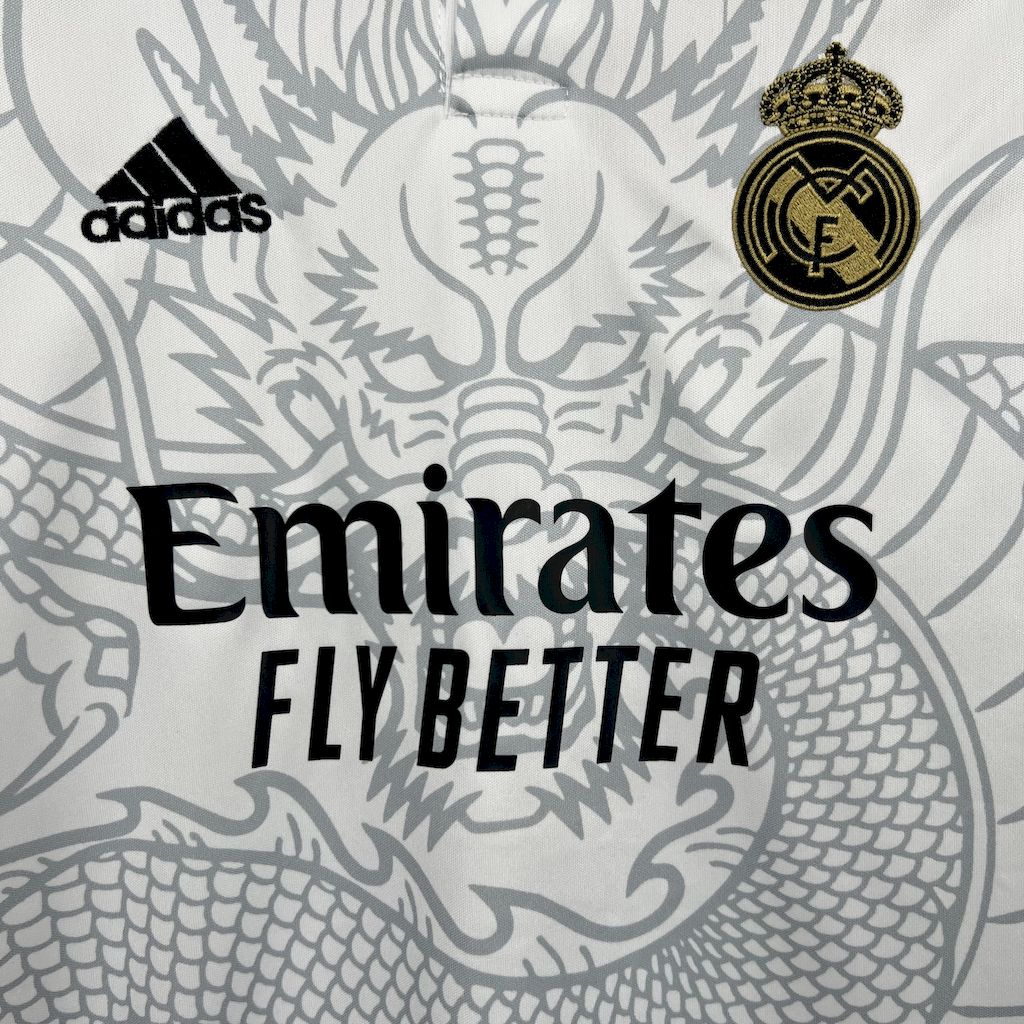 Real Madrid 2022/23 Dragón Blanco