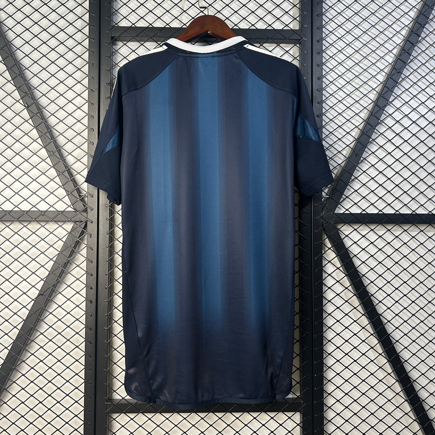 Newcastle United retro 2005/06 Away