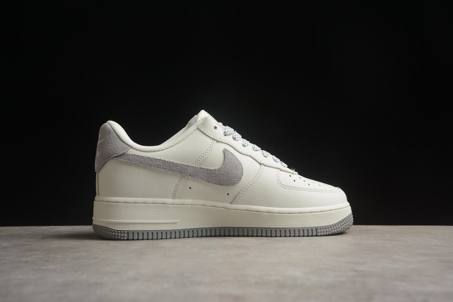 Nike Air Force 1 PE 681811