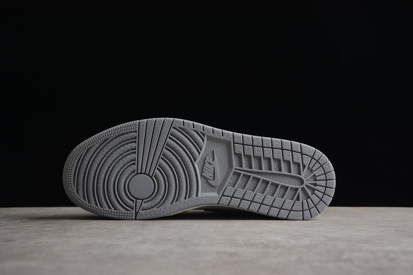 Nike Air Jordan 1 Low 553558-053