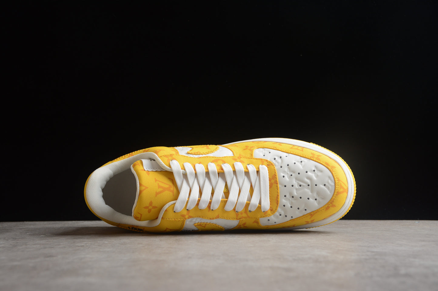 Louis Vuitton x Nike Air Force 1'07 LV8 Low Amarilla