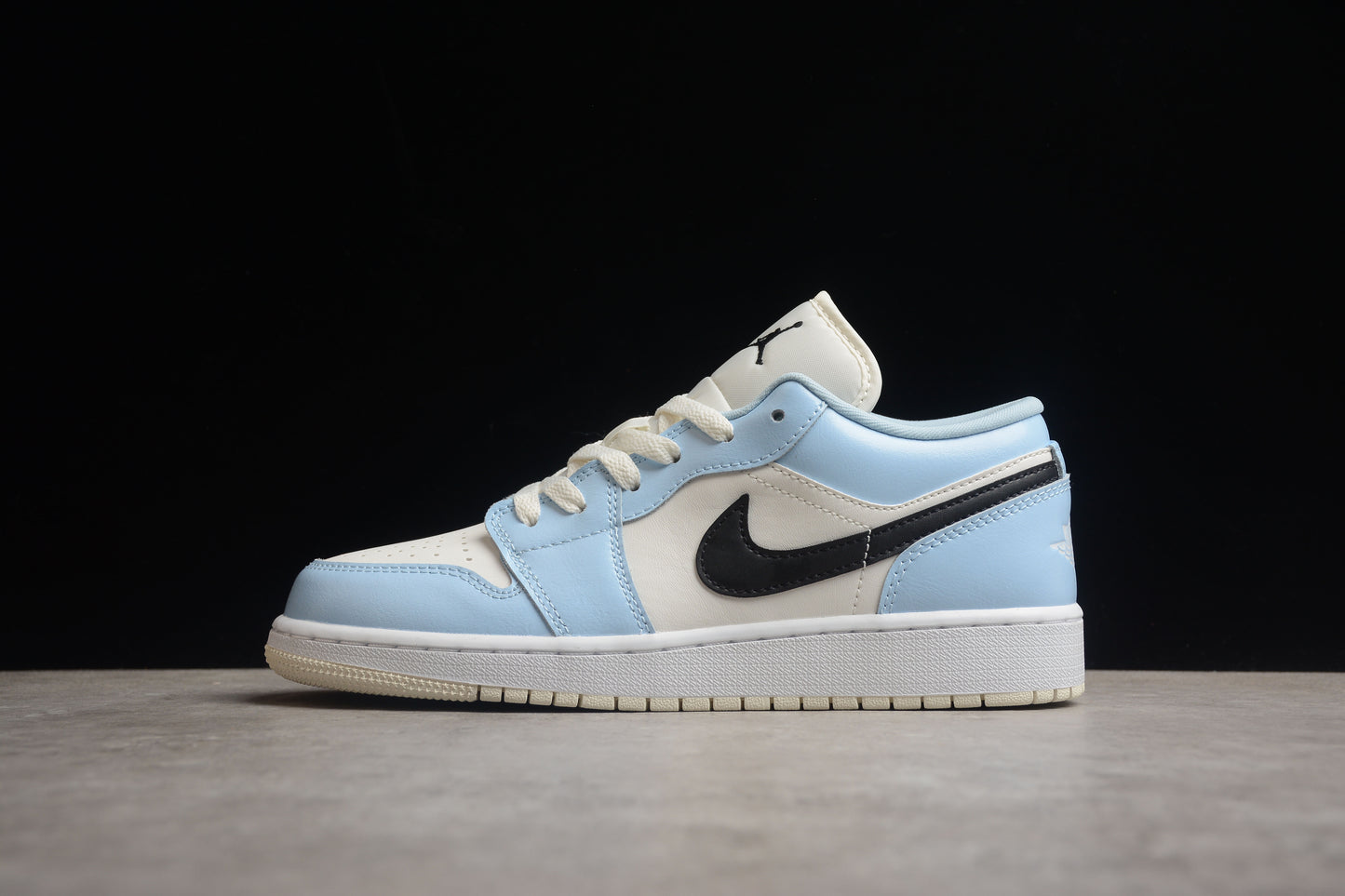 Nike Air Jordan 1 Low 554723-401
