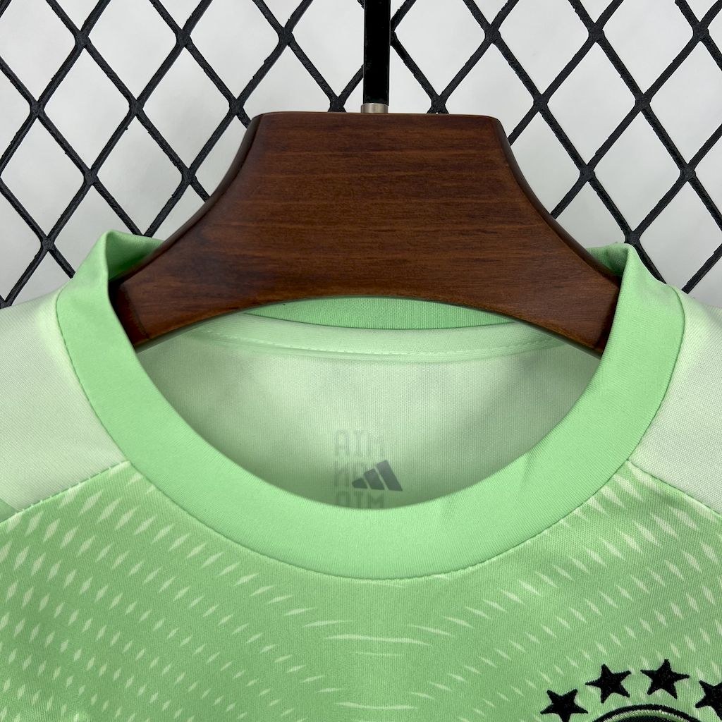 Bayern Munich 2025/26 Kids Version Portero