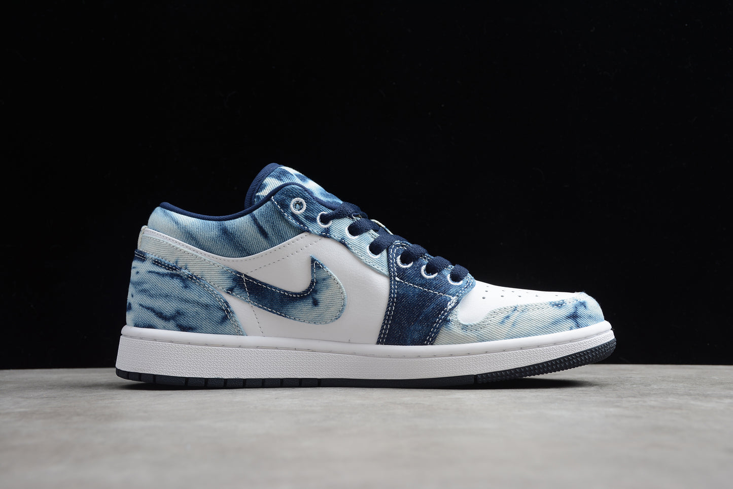 Nike Air Jordan 1 Low CZ8455-100