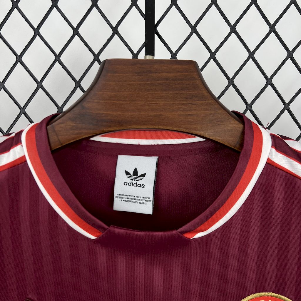 Bayern Munich 2025/26 Kids Version Iconos