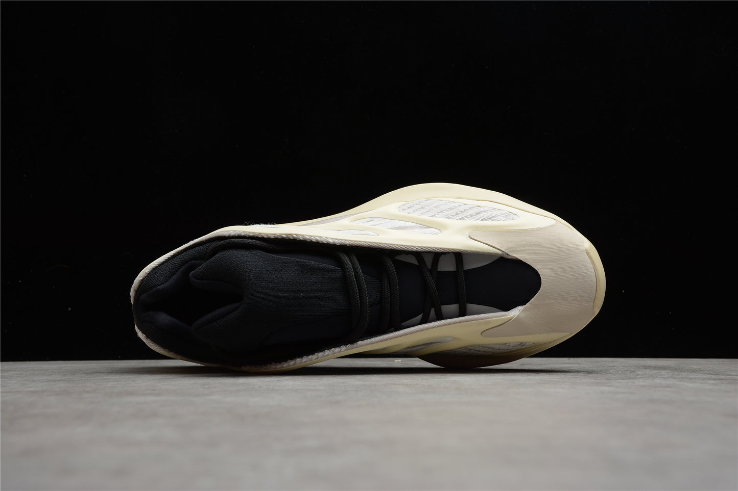 Adidas YEEZY Boost 700 FW4980
