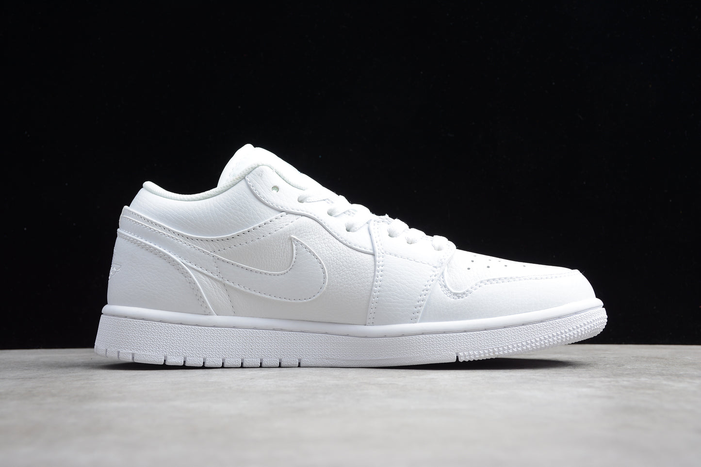 Nike Air Jordan 1 Low 553558-111