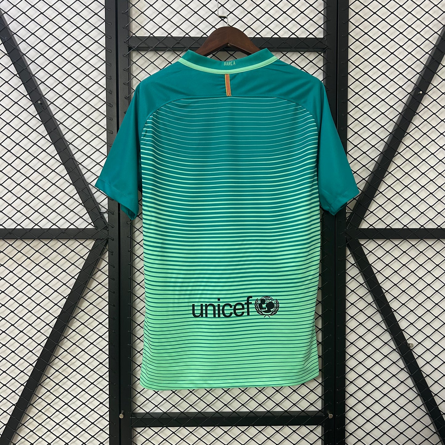 Fútbol Club Barcelona retro 2016/17 Away