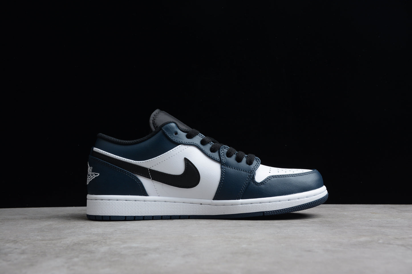 Nike Air Jordan 1 Low 553558-411