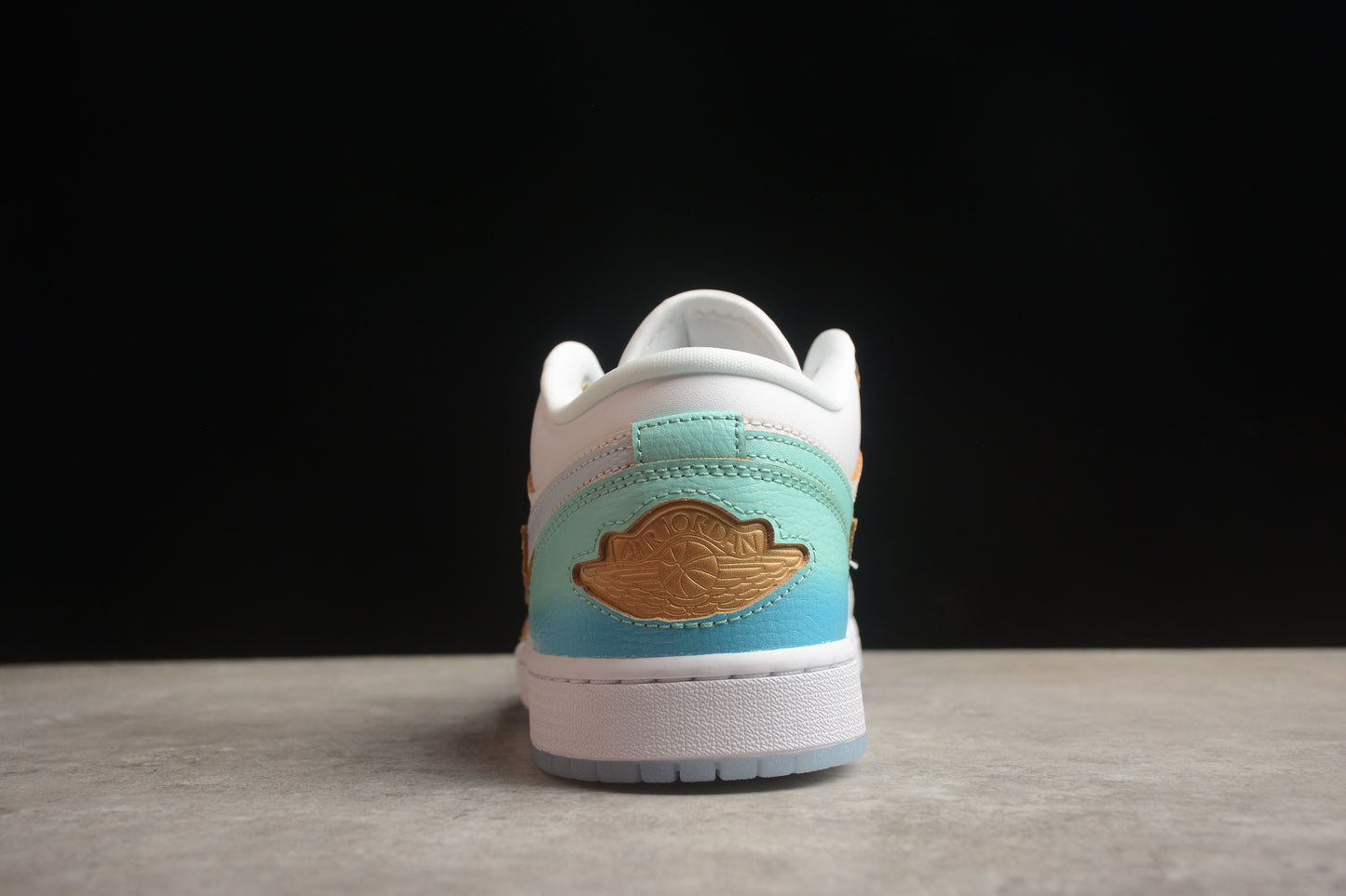 Nike Air Jordan 1 Low FN8899 131