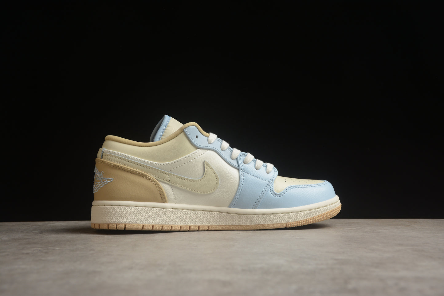 Nike Air Jordan 1 Low HQ4186-111