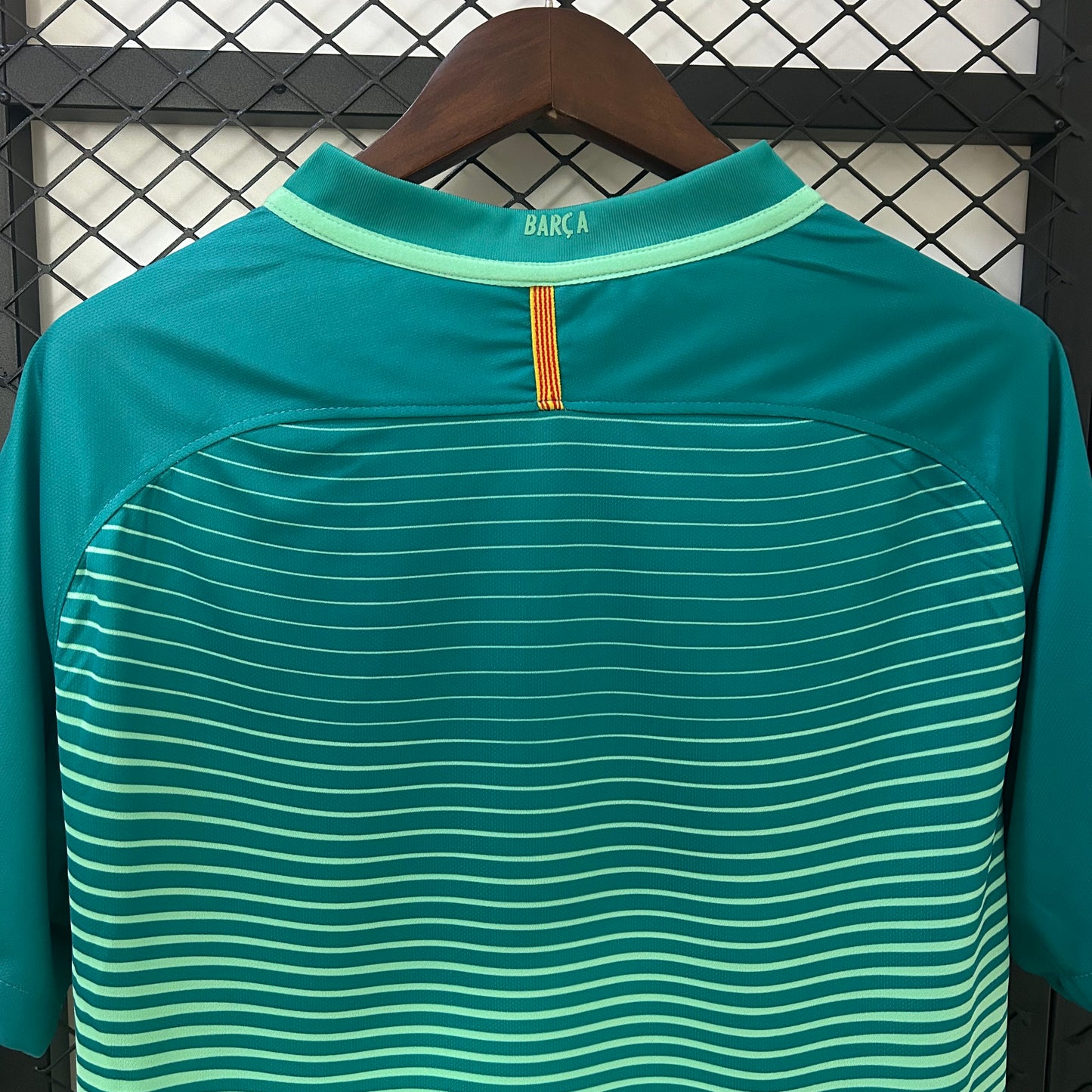 Fútbol Club Barcelona retro 2016/17 Away