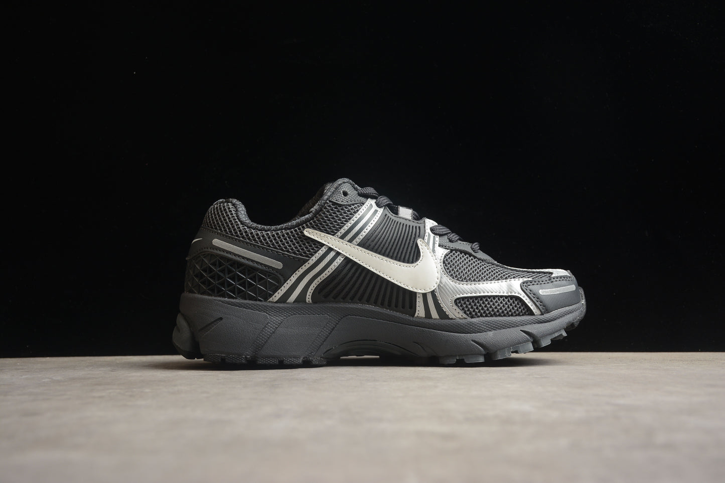 NIKE Zoom Vomero 5 BV1358-002
