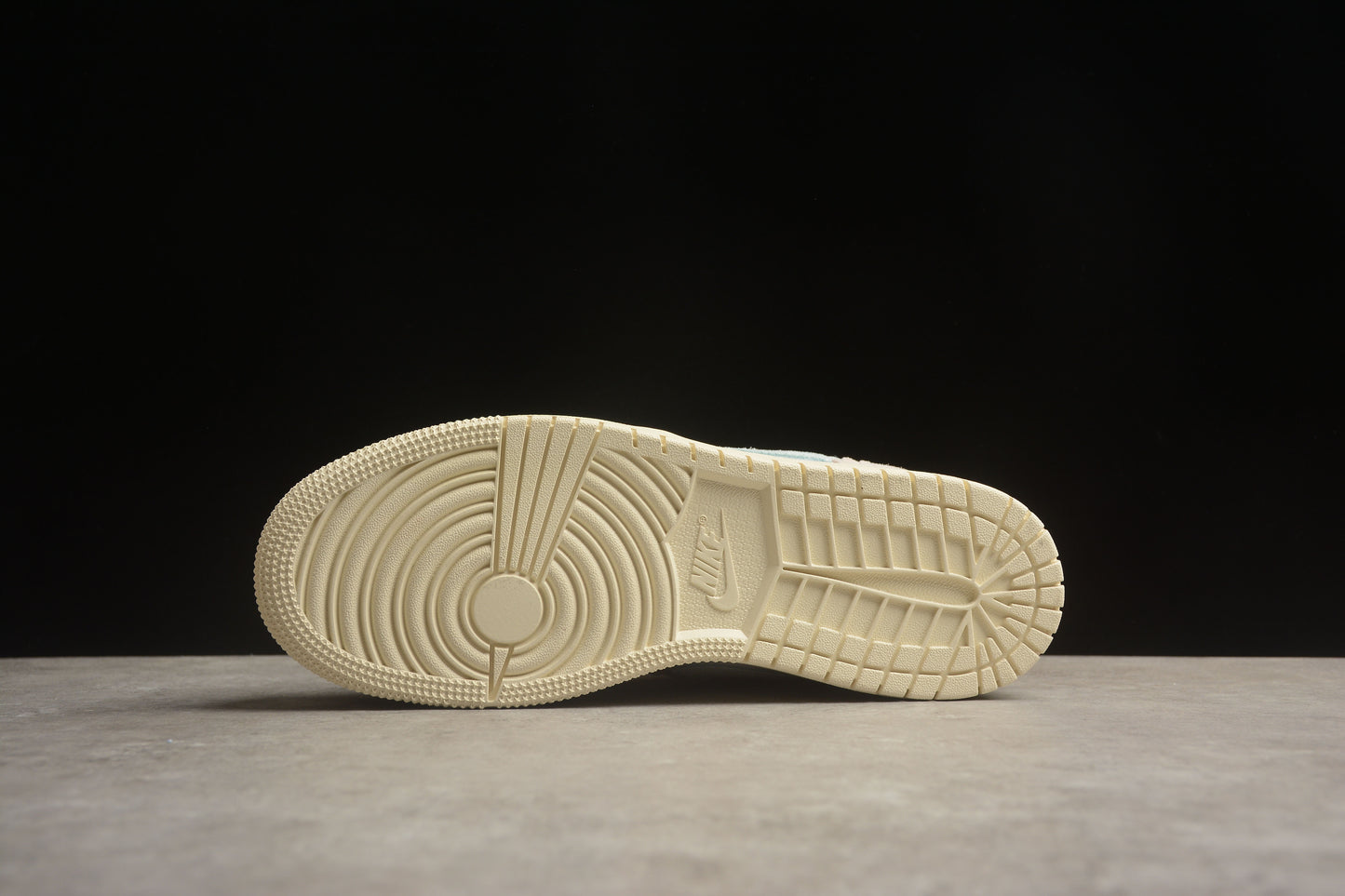 Nike Air Jordan 1 Low DZ5356-800